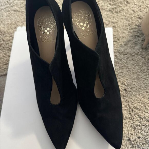 Vince Camuto Metseya Pointed-Toe Shooties - Picture 2 of 3